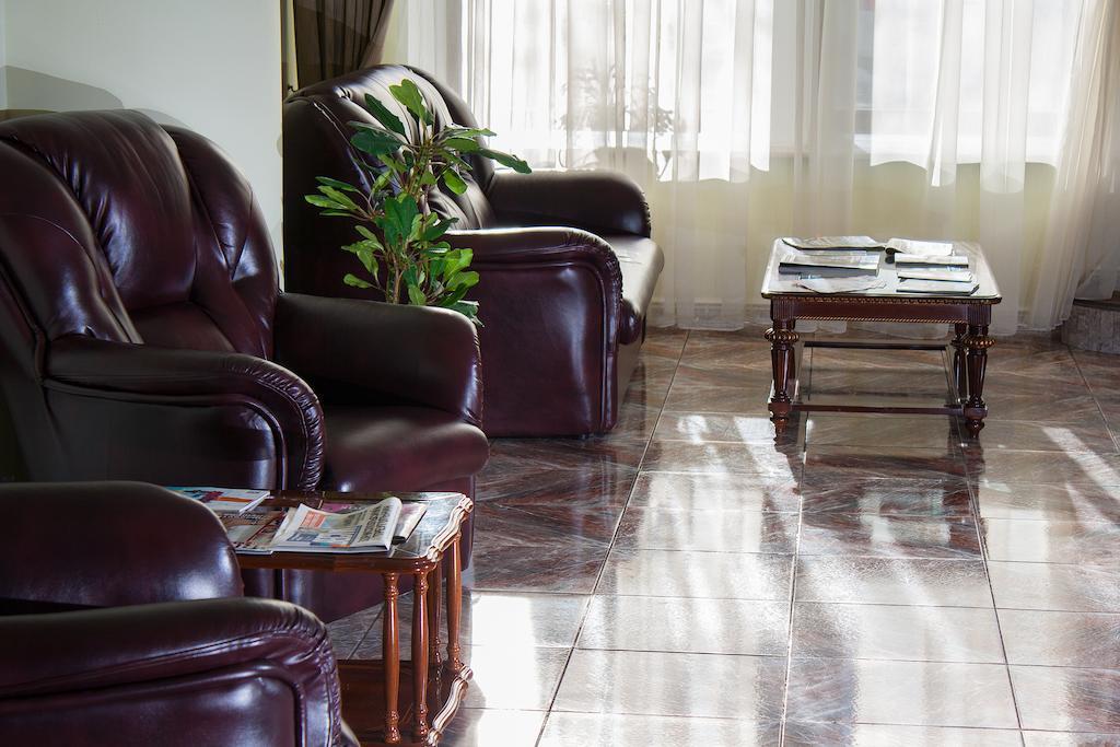 Astoria Hotel Dnjepropetovsk Buitenkant foto